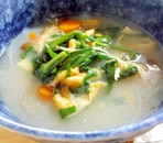 ニラと油揚げの中華スープ